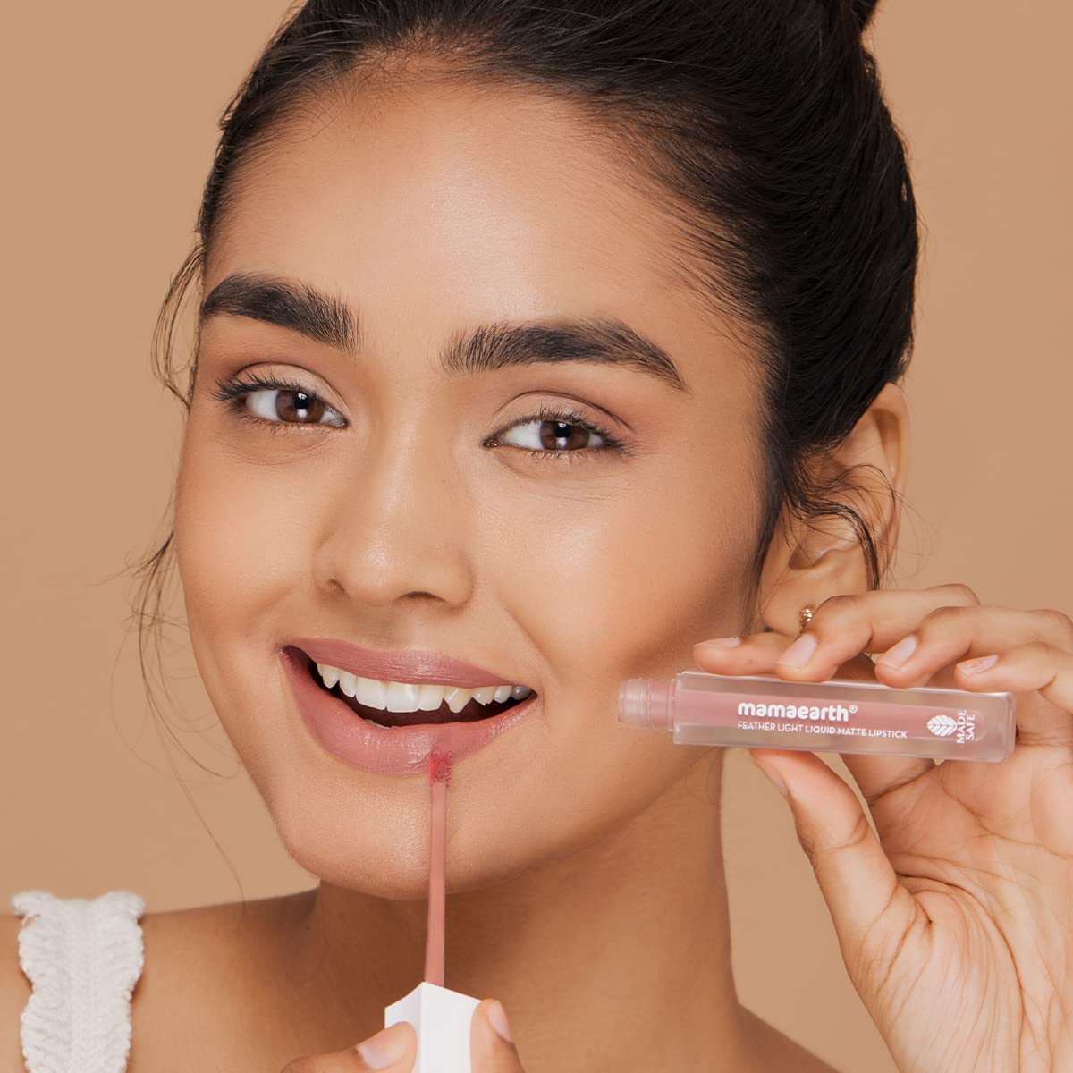 Mamaearth Feather Light Liquid Matte Lipstick - 05 Nude Brown, 3.5ml - Image 2