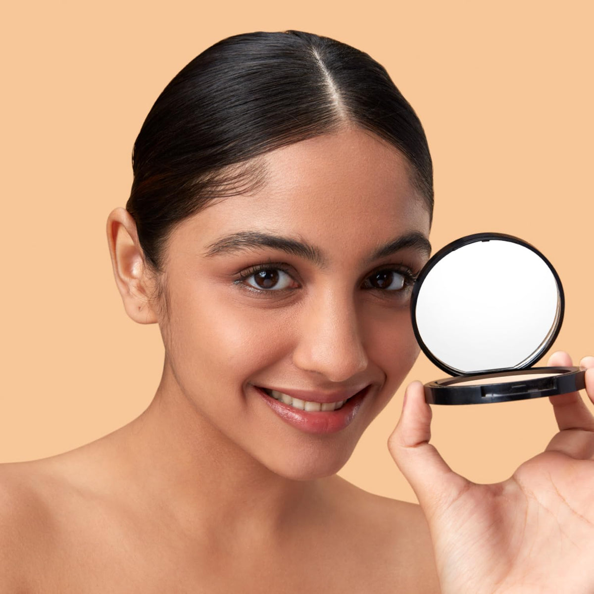 Pilgrim Warm Sand Matte Finish Compact Powder - Oil Absorbing & Radiant - 10g - Image 3