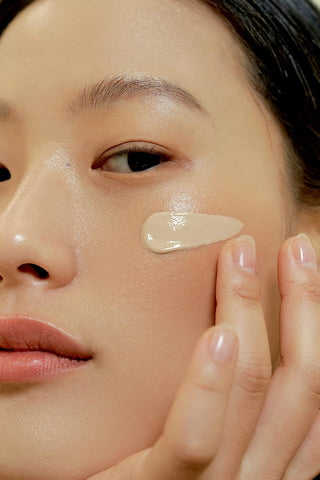 DearKlairs] Illuminating Supple Cream SPF40 PA++, light coverage, Natural look with hydrating finish, Hypoallergenic, For dry, sensitive skin - Image 5