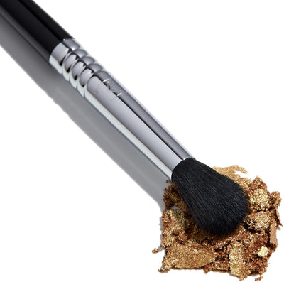 Sigma Beauty E38 Diffused Crease Brush - Synthetic, Vegan, Antimicrobial - Image 4
