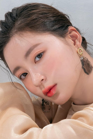 rom&nd Glasting Water Gloss 2 colors No.01 SANHO CRUSH | Syrupy gloss|Glossy Finish| Long-lasting| moisturizing| Highlighting| Natural-beauty | Gloss for Daily Use|K-beauty | 4.5g/0.16oz - Image 6
